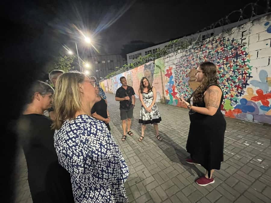Pedra do Sal: Live Samba Night with Local Guide & Drink - Meeting at R. Sacadura Cabral, 75