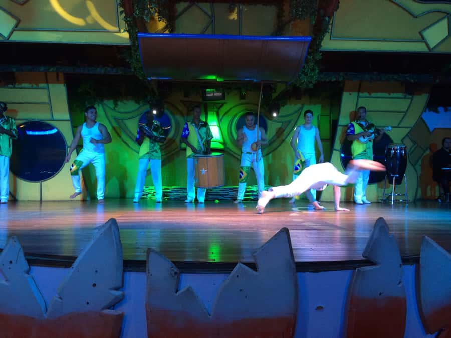 Rafain Palace: Barbecue Dinner Show - Crossing from Puerto Iguazu into Brazil