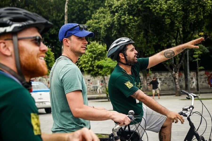 Rio Bike Tour – Discover the Beaches and Lagoon - Copacabana Beach sets the tone