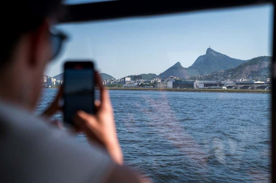 Rio: Boat Tour of Guanabara Bay - Crossing toward Niterói and the Rio-Niterói Bridge