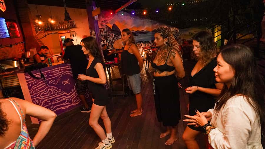 Rio: Caipirinha Workshop and Samba Class - Who should book this experience?