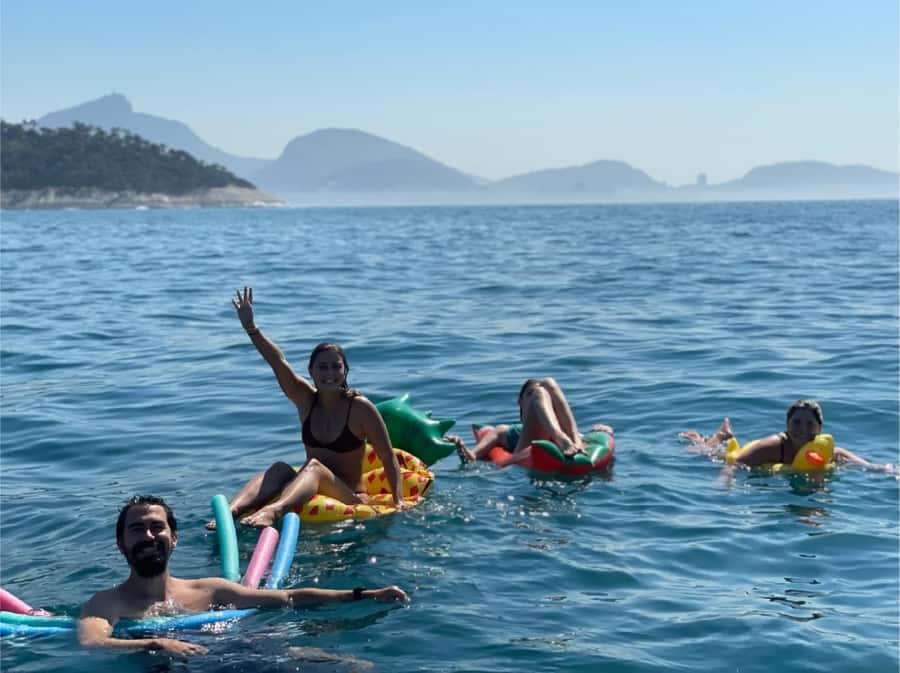Rio de Janeiro: Boat Tour - Sunset with Beer - Copacabana and Arpoador from offshore