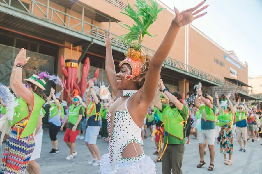 Rio de Janeiro: Carnaval Backstage Tour and Samba Class - Why a samba school is the right place to learn about Carnaval