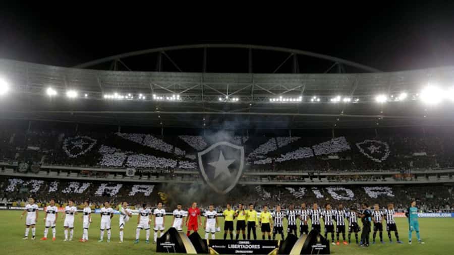 Rio de Janeiro: Football Game Ticket with Guide and a Drink - How the guide changes the experience