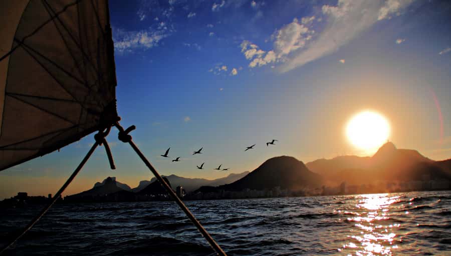 Rio de Janeiro: Guanabara Bay Sunset Sailing Tour & Drinks - Finding the boat at Marina da Glória