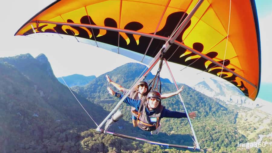 Rio de Janeiro: Hang Gliding Adventure - Pickup, meeting points, and useful clothing advice
