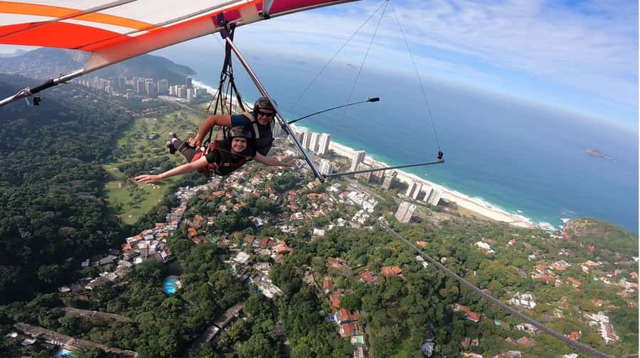 Rio de Janeiro: Hang Gliding or Paragliding Experience - What to wear and bring
