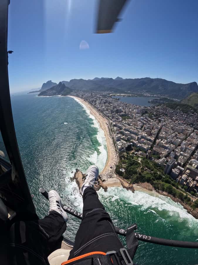 Rio de Janeiro: Helicopter Tour - Pilots, languages, and communication