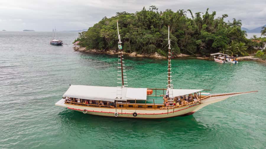 Rio de Janeiro: Ilha Grande with Boat Tour & Optional Lunch - Baleia’s Beach and the first swim