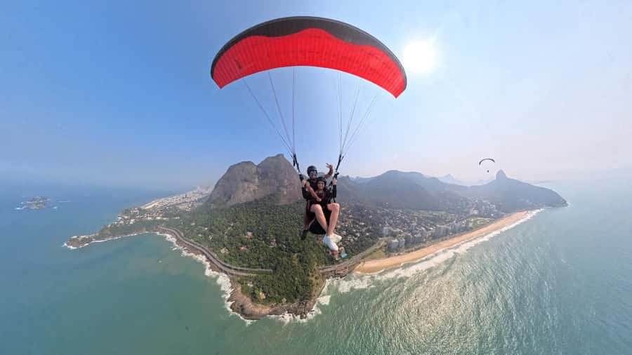 Rio de Janeiro : Paragliding Tandem Flights over Rio - Starting at São Conrado Flight Club