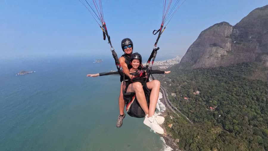 Rio de Janeiro : Paragliding Tandem Flights over Rio - Landing near São Conrado Beach