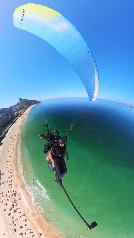 Rio de janeiro : Paragliding Tandem Flights over Rio - Landing near São Conrado Beach