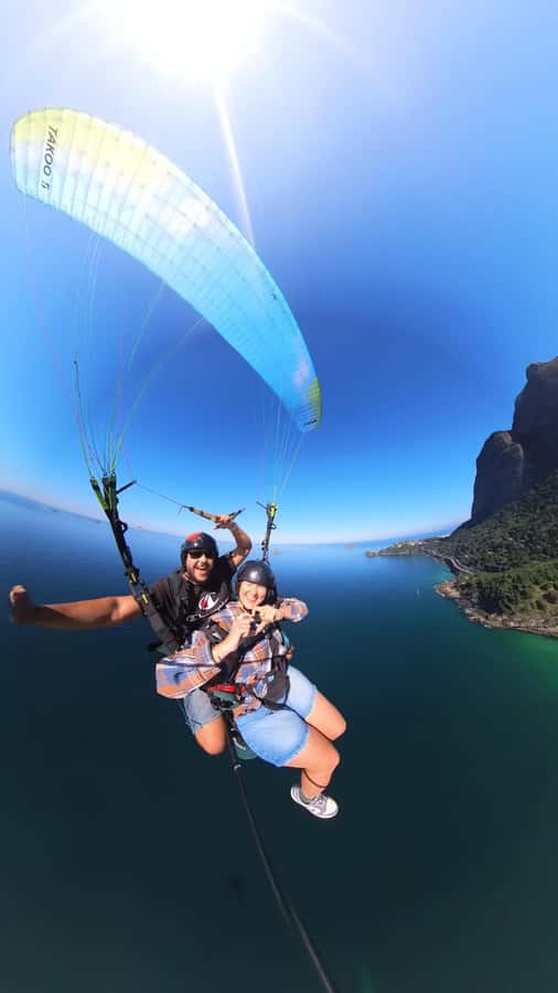 Rio de janeiro : Paragliding Tandem Flights over Rio - Who will get the most from this experience