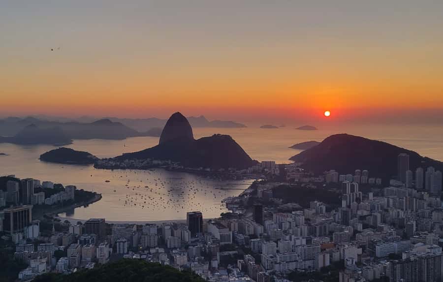 Rio de Janeiro: Private Sunrise Tour at Mirante Dona Marta - Reaching the lookout before first light