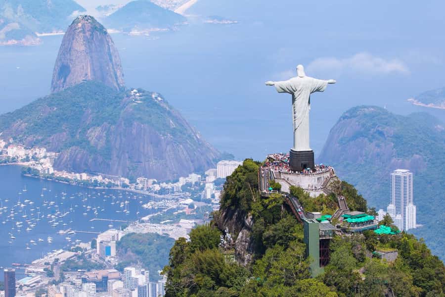 Rio de Janeiro: Rio's Icons Guided Tour with Tickets & Lunch - Copacabana and Ipanema from the road