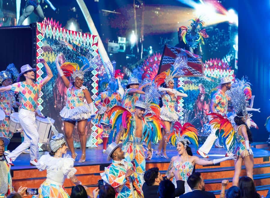 Rio de Janeiro: Roxy Dinner Show with Hotel Pickup - Arriving at the Roxy in Copacabana