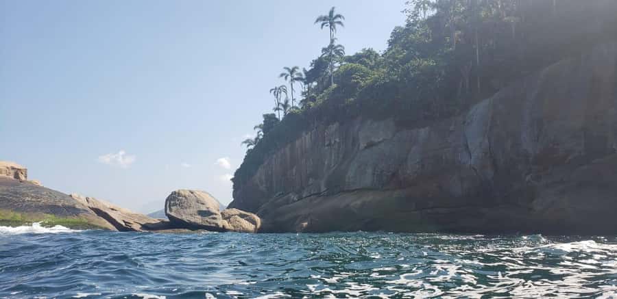 Rio de Janeiro: Sailing Sunset Tour with Snacks and Drinks - Drinks, fruit, and the value of a simple onboard service
