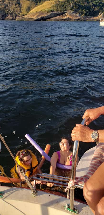 Rio de Janeiro: Sailing Sunset Tour with Snacks and Drinks - Should you book the Flutuante Rio sunset sail?