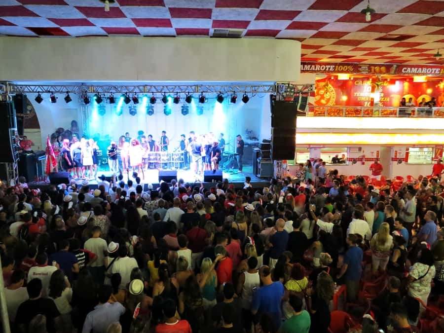 Rio de Janeiro: Salgueiro Samba School Rehearsal Tour - Arriving at Salgueiro and finding your place