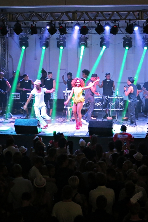 Rio de Janeiro: Salgueiro Samba School Rehearsal Tour - What the guide adds, and where the service may fall short