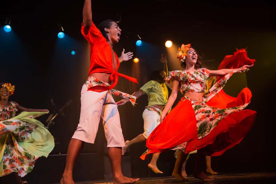 Rio de Janeiro: Samba Show Admission & Transfer - What the theater setting means for your night
