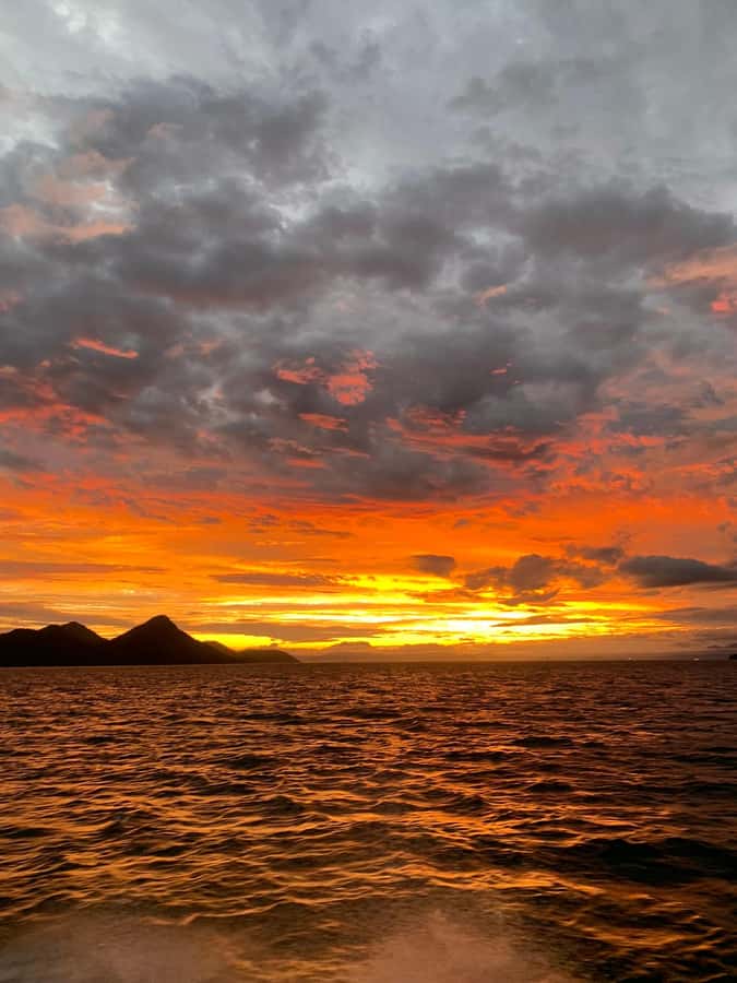 Rio de Janeiro: SpeedBoat Tour - Sunset with Beer - A cold Heineken, soft music, and sunset timing