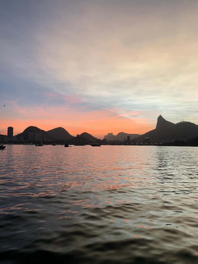 Rio de Janeiro: SpeedBoat Tour - Sunset with Beer - Praia Vermelha and the curve toward Copacabana