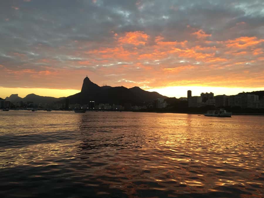 Rio de Janeiro: SpeedBoat Tour - Sunset with Beer - Arpoador as the light begins to soften