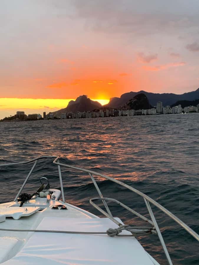 Rio de Janeiro: SpeedBoat Tour - Sunset with Beer - Crossing toward Niterói’s contemporary art museum