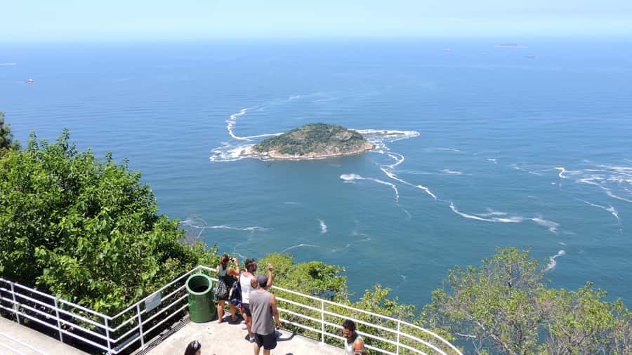 Rio de Janeiro: Sugar Loaf with Lunch and Helicopter Flight - Sugar Loaf summit: Copacabana, Niterói, and the bay