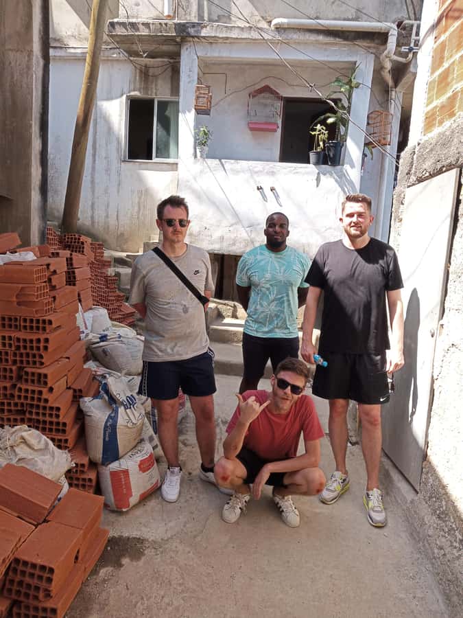 Rio de Janeiro: the biggest favela tour in Rio, lest go! - Art that supports local children