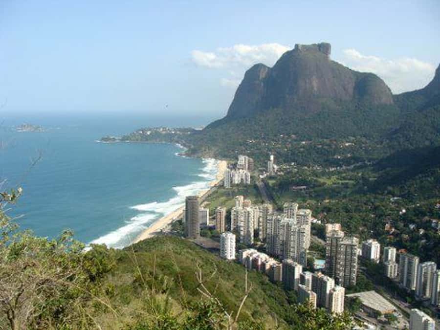 Rio de Janeiro: Vidigal Favela Tour and Two Brothers Hike - Guide quality, language, and group size