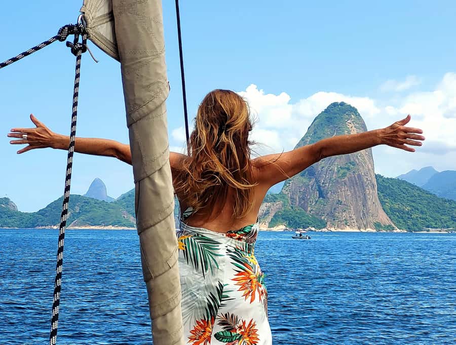 Rio de Janeiro: Wake Up and Sail - Leaving Marina da Glória for Sugarloaf views