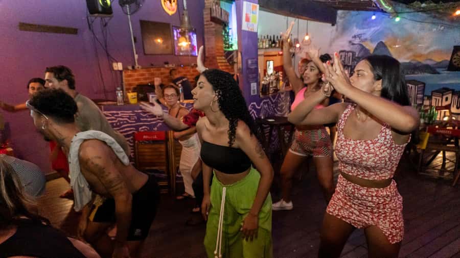 Rio Experience: Caipirinha Workshop (2 Caipis) + Funk Class - Who will enjoy this Rio night most?