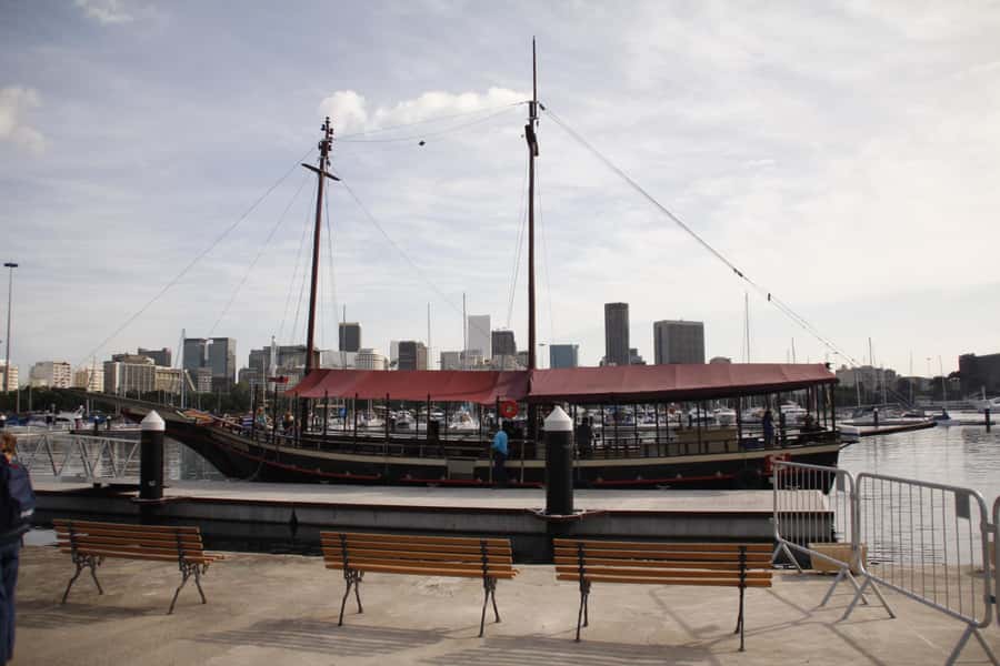Rio From The Sea: Guanabara Bay Cruise with Optional Lunch - What the guides and group format add