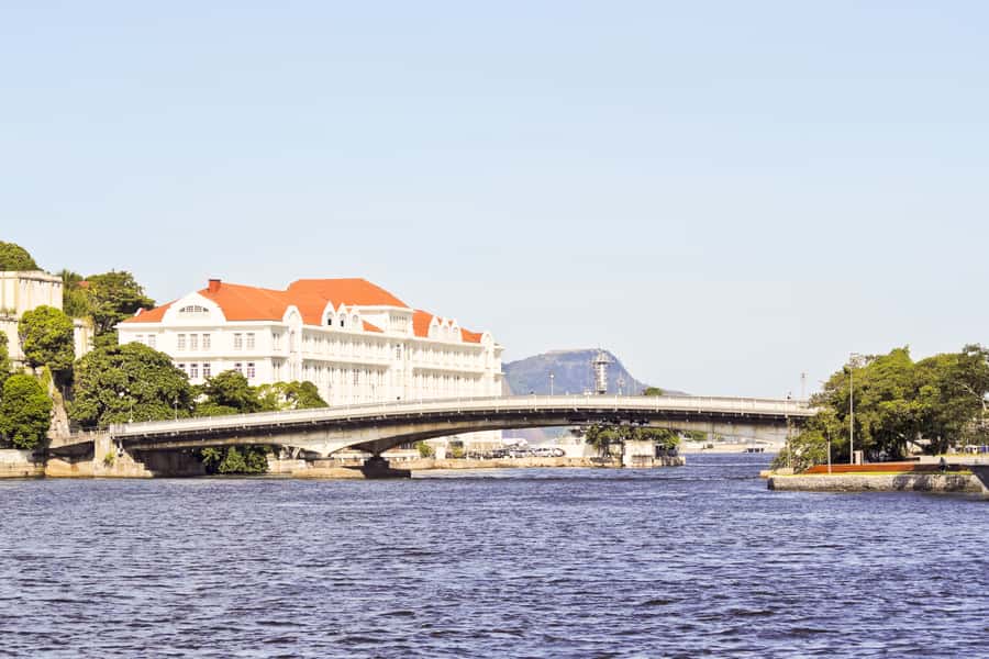 Rio: Guanabara Bay 2-Hour Boat Tour - Islands, the bridge, and Rio’s working waterfront