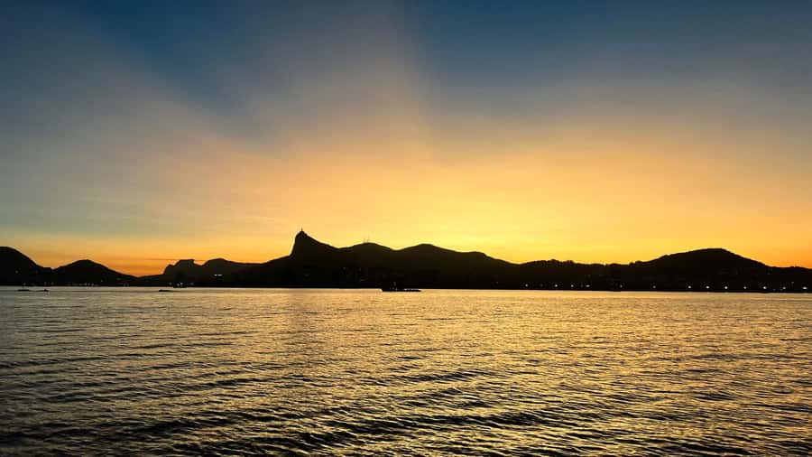 Rio: Guanabara Bay Boat Tour - Audioguide, language, and comfort