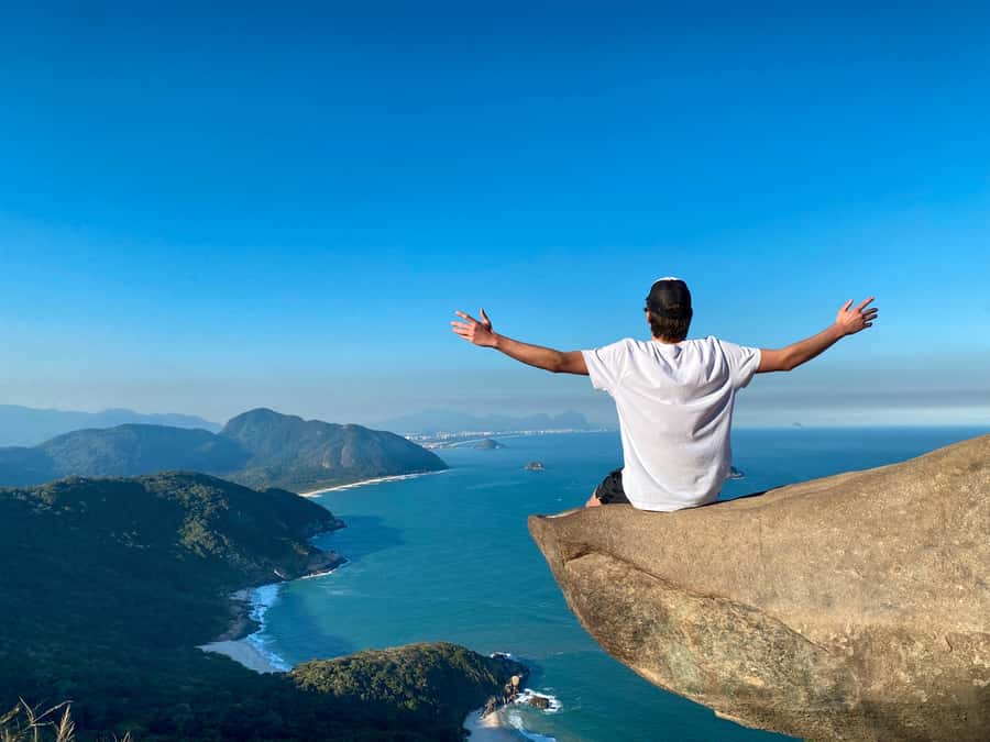 Rio: Pedra do Telégrafo Hiking & Relax in a Wild Beach - The coastal drive through Barra and São Conrado