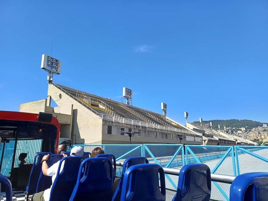 Rio Samba Bus: hop-on hop-off city tour in Rio de Janeiro - Music, commentary, and the onboard experience