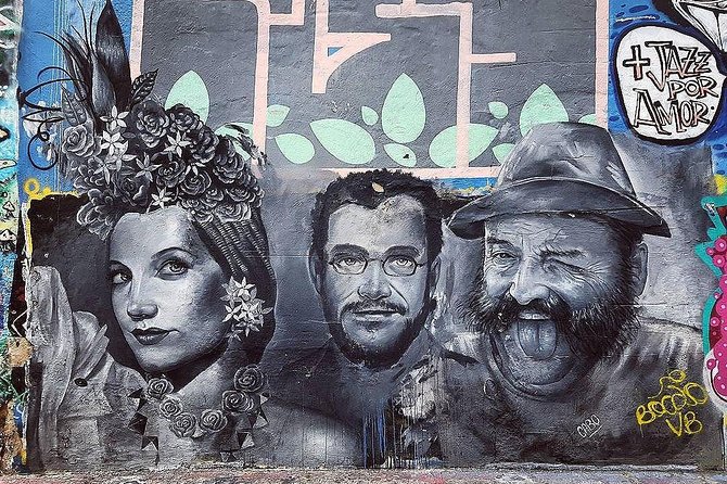 Rio Street Art Tour - The quiet stop at São João Batista Cemetery