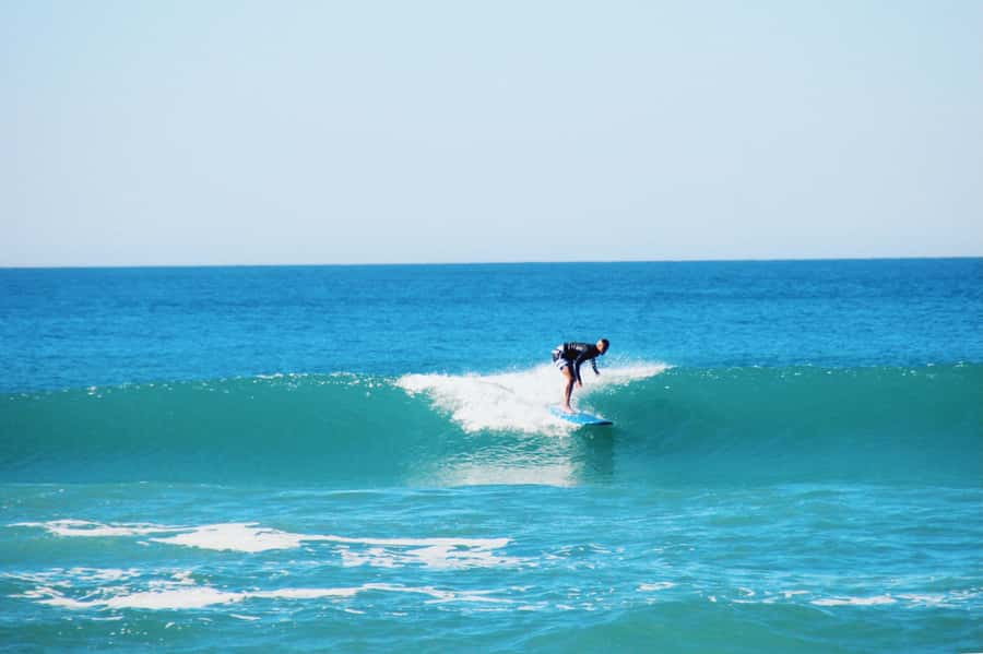 Rio Surf Experience - Ninety minutes to catch real waves