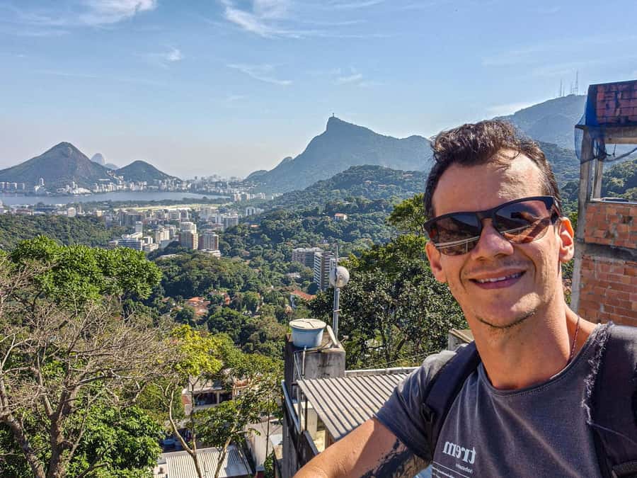 Rocinha Jeep Tour: A Journey into the Soul of the Favela! - Walking through Rocinha for about 40 minutes