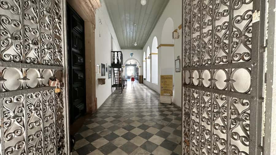 Salvador: 4-Hour Candomblé Mysteries Tour - Entering a Candomblé terreiro