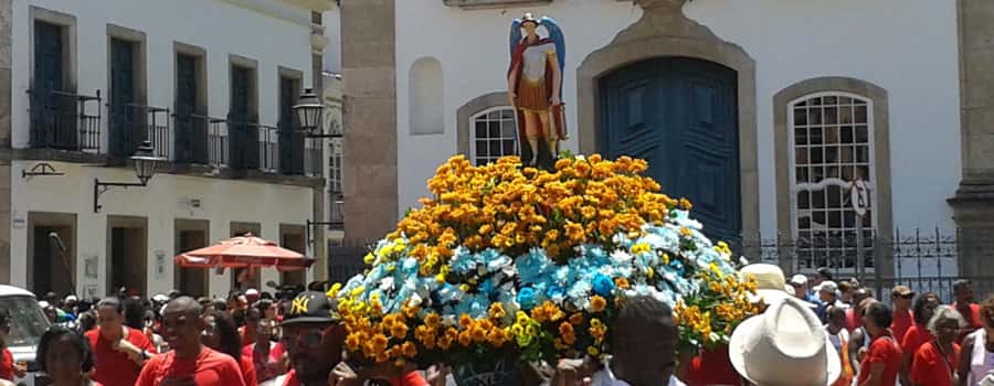 Salvador: Anthropological City Tour with Lunch IN 6 HOURS - Lunch with a Garcia family and homemade feijoada