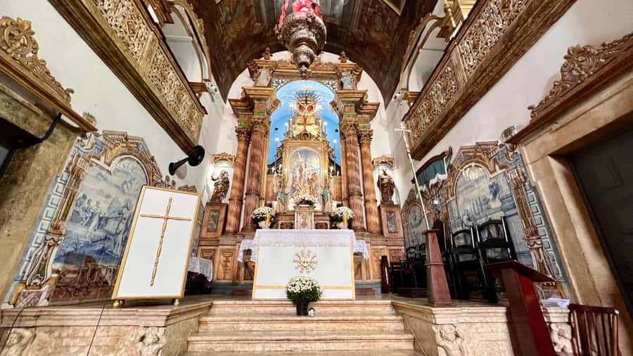 Salvador by Night: Pelourinho & Old Town Tour - What the church visit adds to the evening