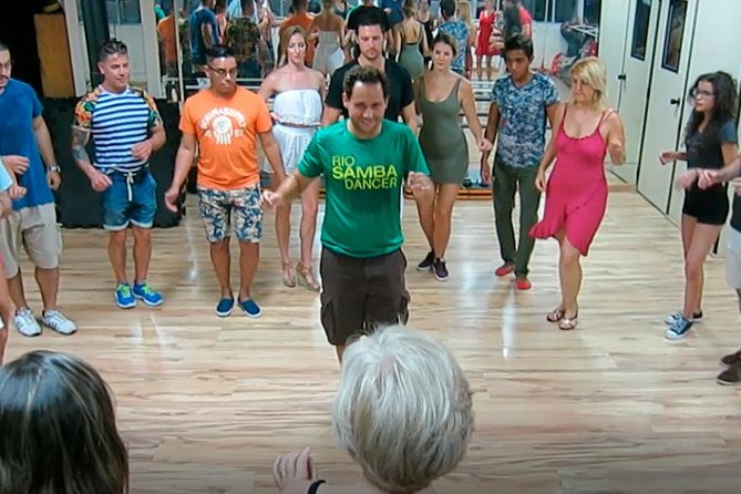 Samba Class in Copacabana - Learning the first samba steps