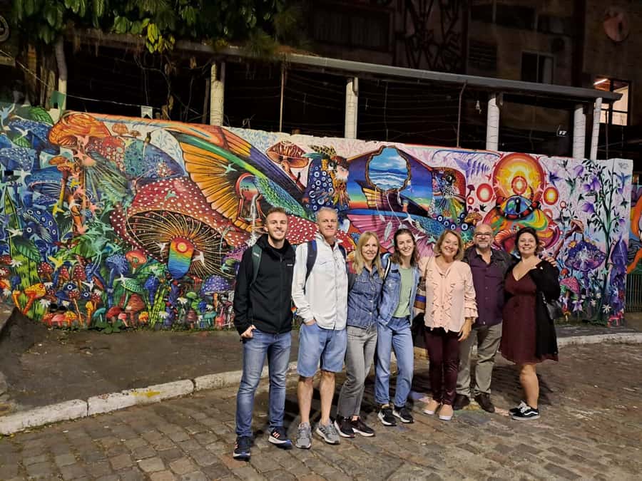 São Paulo: Bar and Street Art Crawl with Local Guide - Walking through Vila Madalena with local context