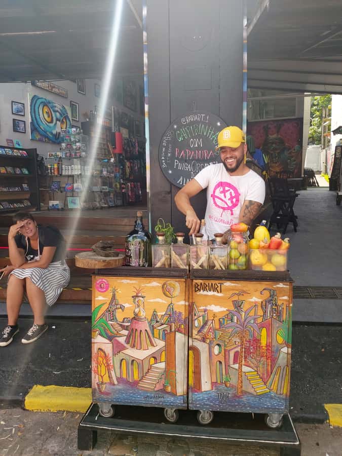 São Paulo: Bar and Street Art Crawl with Local Guide - Starting with a drink and a chance to meet the group