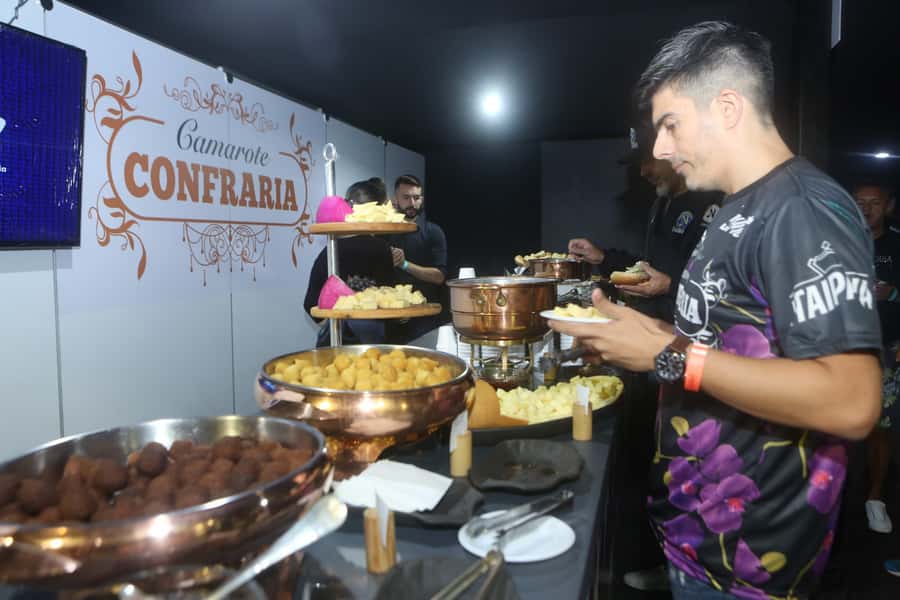 São Paulo Carnival Seating with Food, Drinks, & Transfer - Food, drinks, and a place to pause