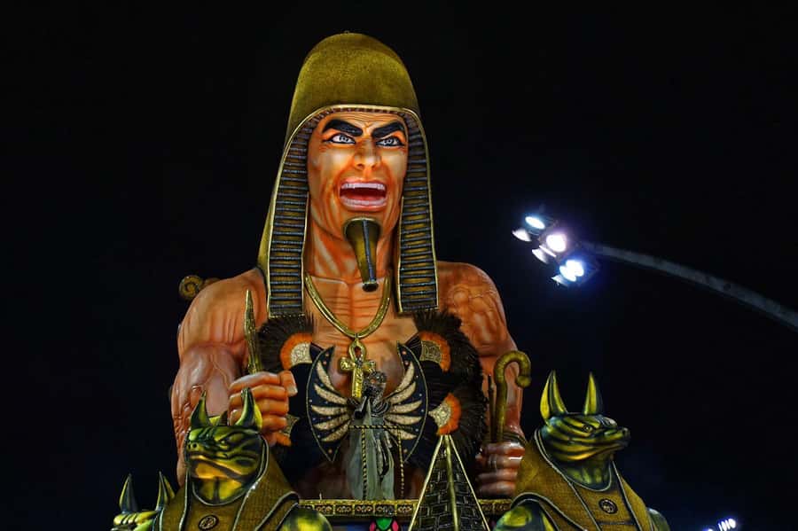 São Paulo Carnival Seating with Food, Drinks, & Transfer - How much value does the package offer?
